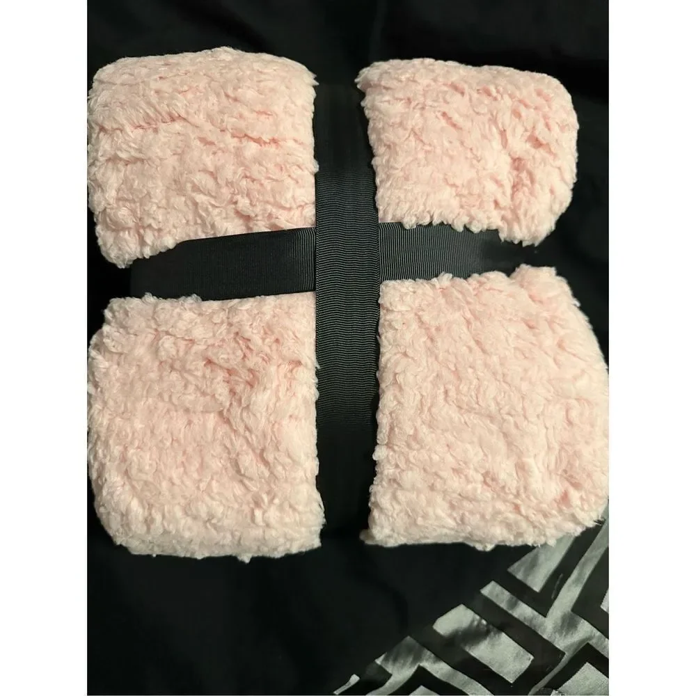 Warm & Snuggly Super soft plush blanket 50”x60” stay cozy and step up your decor